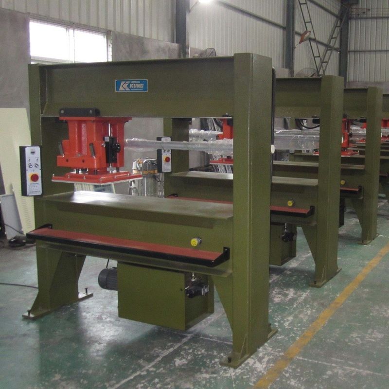 Hydraulic Footwear Plane Cutting Machine , Semi Automatic Swing Arm Cutting Machine
